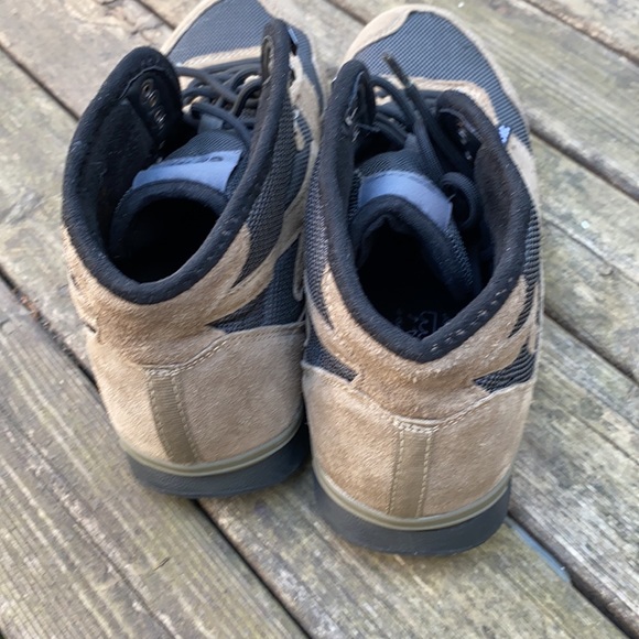 Hi-Tec Women’s Hikers - Picture 5 of 8